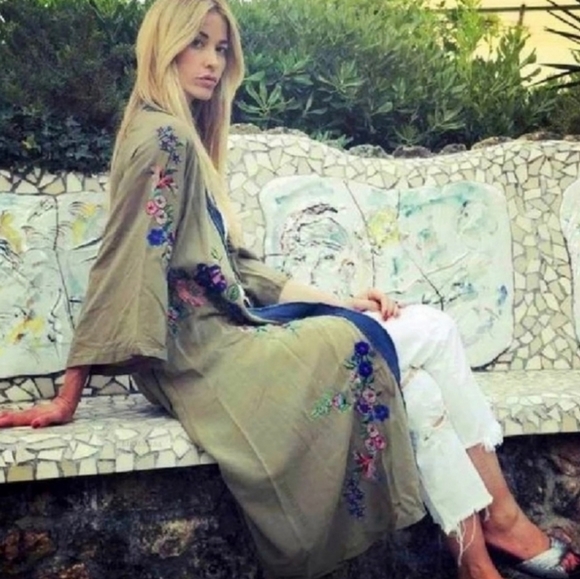 SALE‼️SECRET GARDEN Embroidered Floral Kimono - Picture 6 of 12